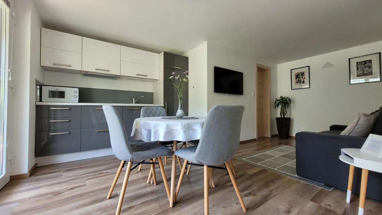 Apartma Julija Luce Ngoại thất bức ảnh